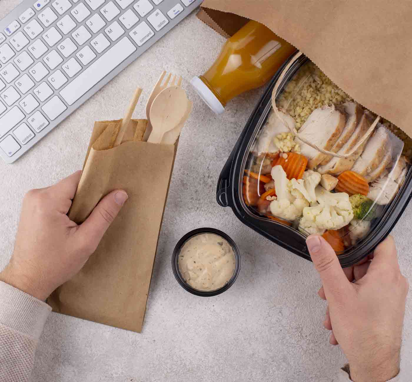 Goditi il tuo pranzo di lavoro in ufficio