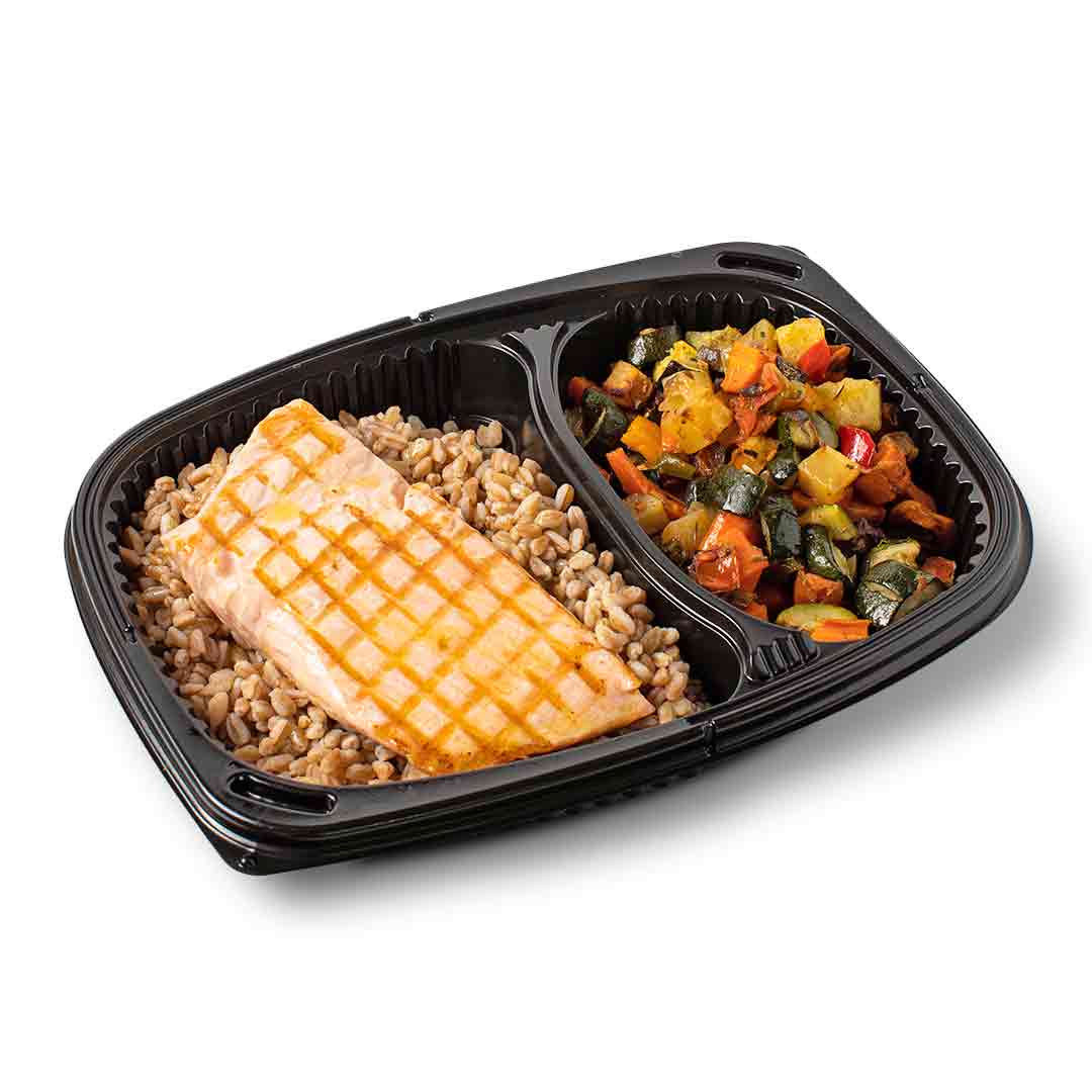 Salmone, farro e ratatouille di verdure